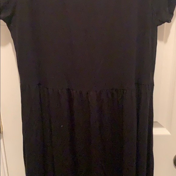short  sleeve black dress - Picture 3 of 3